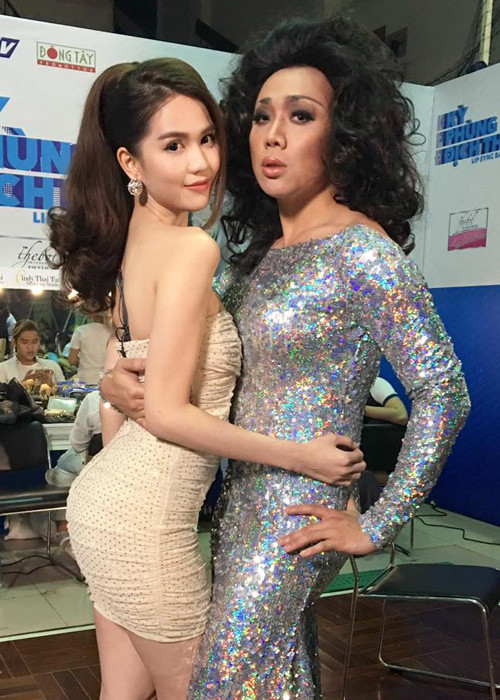 Gần đây, Ngọc Trinh còn bất ngờ khoe ảnh tình tứ bên MC Trấn Thành ở hậu trường “Kỳ phùng địch thủ”.