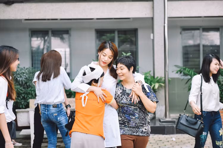 Cuối tuần qua, diễn viên Trương Ngọc Ánh đã đến thăm trung tâm bảo trợ trẻ tàn tật mồ côi Thị Nghè, TP HCM. 