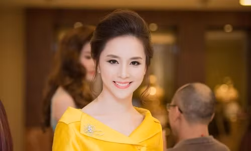 Cac nguoi dep la Giam doc hoa hau lam nhiem vu gi