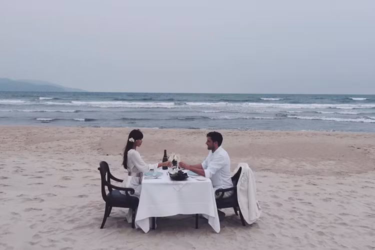 Trên trang cá nhân, cô chia sẻ một vài hình ảnh hậu trường buổi chụp hình. 