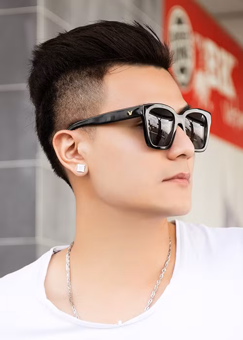 Lần đầu tiên lấn sân sang lĩnh vực dẫn chương trình, nam người mẫu sinh năm 1988 cho biết anh khá lo lắng.