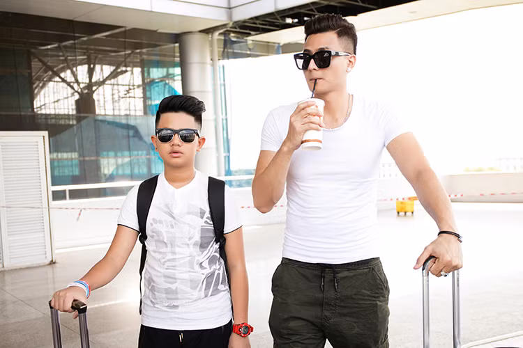 Sieu mau Vinh Thuy khoe em trai ruot kem 16 tuoi