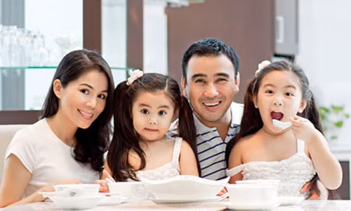 Nguoi vo “bi mat” cua MC Quyen Linh gioi co nao?