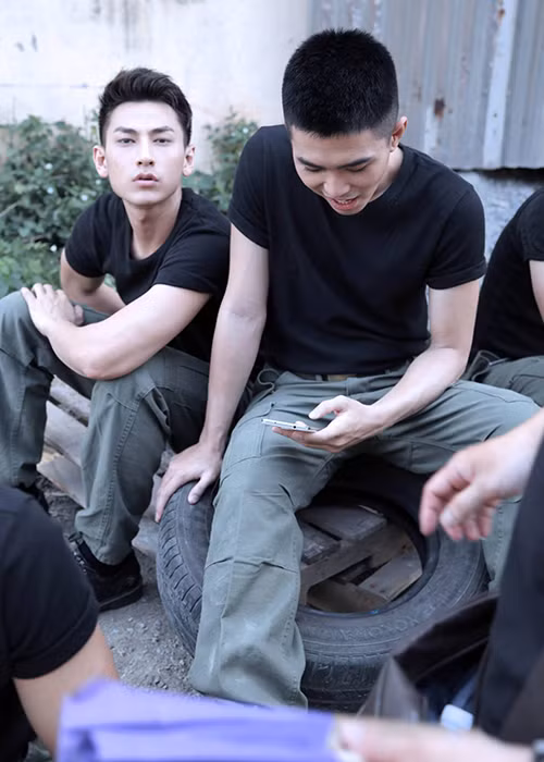 Năm 2014, nhóm 365 ra mắt MV "Ác mộng". Đây là sản phẩm âm nhạc đầu tiên của nhóm với độ hình 4 thành viên. Đây cũng là năm 365 ẵm giải Nhóm hát được yêu thích nhất tại giải Mai Vàng lần thứ 10. 