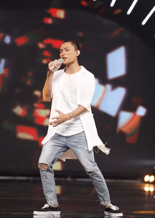 Thí sinh Việt Thắng lại khuấy động sân khấu với ca khúc "Chỉ còn riêng anh". Bằng Kiều cho rằng thí sinh chưa thể hiện đúng phong độ. Thu Minh lại nhận thấy sự thú vị trong giọng hát của Việt Thắng. Còn đạo diễn Quang Dũng đánh giá thí sinh hát tốt hơn những ca sĩ thời trang hiện nay.