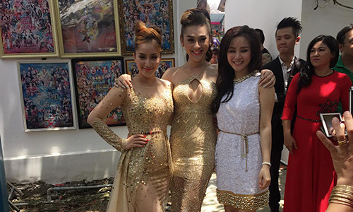 MC Thanh Bach bat ngo cuoi Thuy Nga Paris by night-Hinh-3