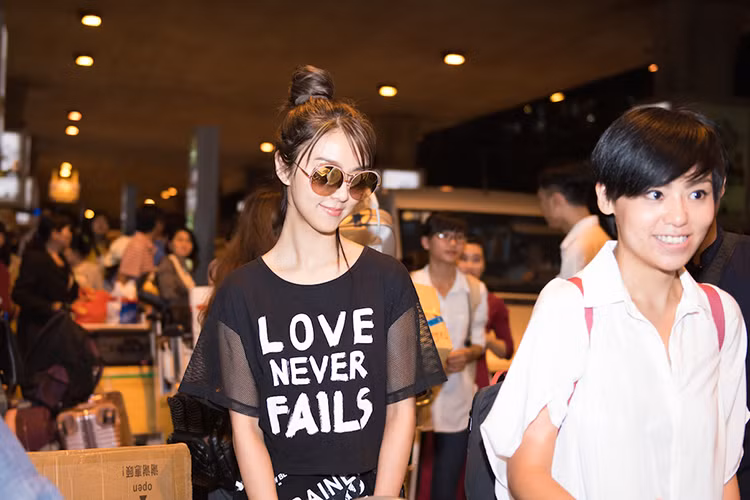 Ngoài ca hát, mỹ nhân Hong Kong còn tham gia nhiều bộ phim như: “2 young”, “Wonder women”, “Breakup club”, “Girls”... 