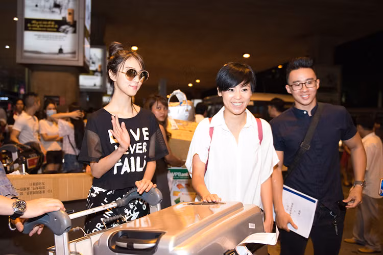 Ở lĩnh vực diễn xuất, Tiết Khải Kỳ gặt hái khá nhiều thành công. Với vai diễn trong “Breakup club”, cô đoạt giải Nữ diễn viên xuất sắc nhất tại Liên hoan phim quốc tế Hà Nội năm 2010 và lọt vào danh sách Nữ diễn viên xuất sắc nhất tại Hong Kong Film Awards. 