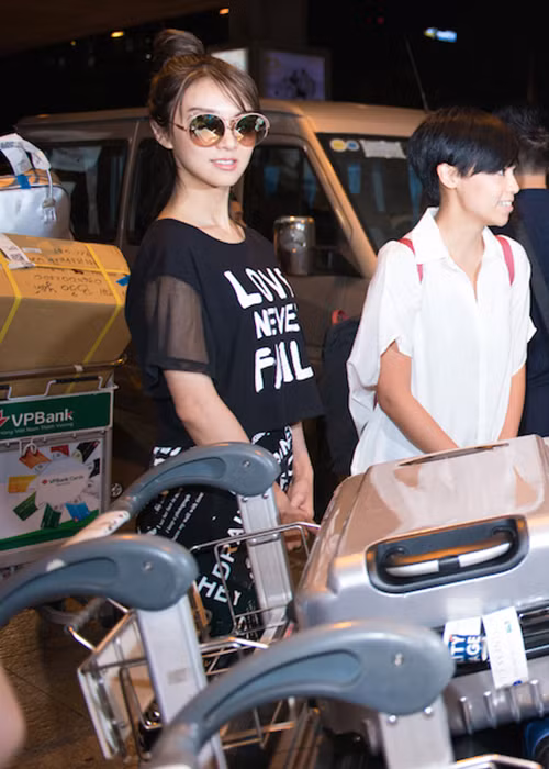 Được biết, "Girls- Những cô gái và Gangster" là dự án do Barbara Wong Chun Chun (Hoàng Chân Chân) làm đạo diễn và diễn viên Trần Bảo Sơn sản xuất kiêm thủ vai nam chính.