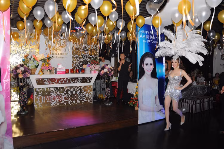 Lùm xùm "mắng chửi" đã khiến mối quan hệ của hai mỹ nhân chuyển giới trở nên căng thẳng hơn. Hiện tại, ồn ào này đã lắng xuống.