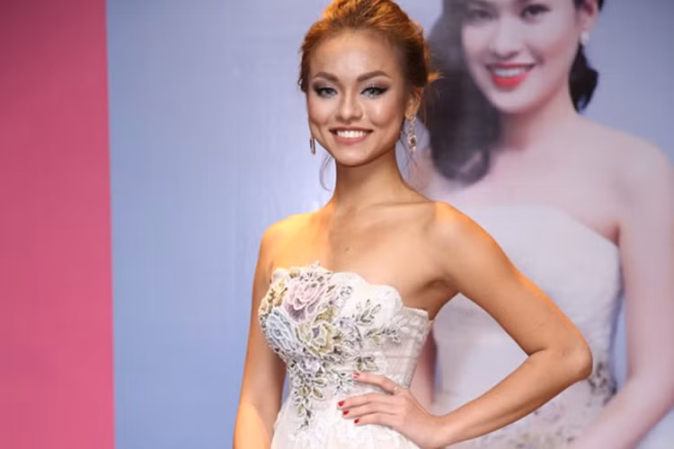 Hoc tro Ho Ngoc Ha Lan Khue dat show nho The Face