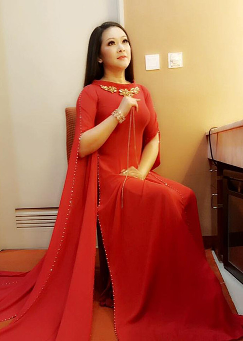 Gương mặt và vóc dáng của Như Quỳnh trở nên thon gọn hơn so với lần trở về Việt Nam cách đây một năm.