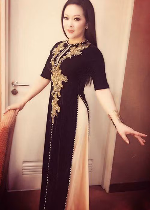 Sau khi quay trở lại Mỹ, Như Quỳnh tiếp tục theo đuổi hoạt động nghệ thuật. Loạt ảnh gần đây cho thấy, nữ ca sĩ sinh năm 1970 đã giảm cân thấy rõ.