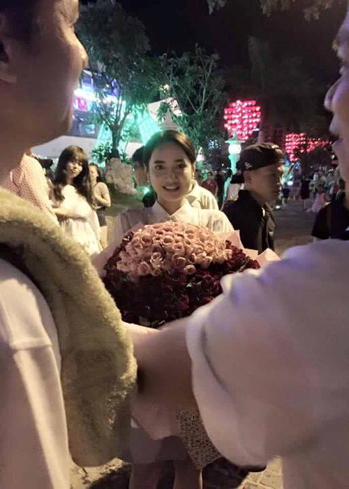 Nhã Phương vô cùng hạnh phúc trước sự xuất hiện bất ngờ của Trường Giang và những gì bạn trai dành cho mình.