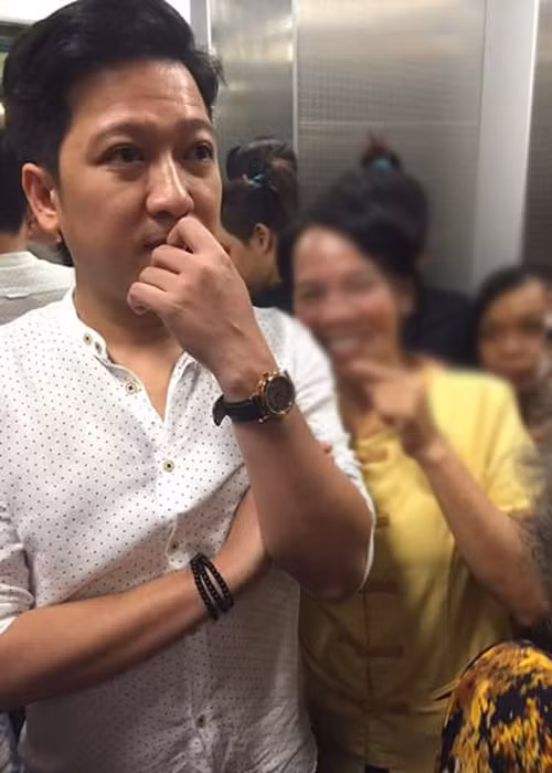 Hình ảnh Trường Giang tỏ ra khá lo lắng trước khi gặp Nhã Phương trên trường quay.