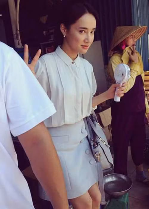 Kể từ khi công khai chuyện hẹn hò, Nhã Phương và Trường Giang trải qua nhiều sóng gió, đặc biệt vào thời điểm nam danh hài bị ca sĩ Quế Vân tố "bắt cá hai tay".