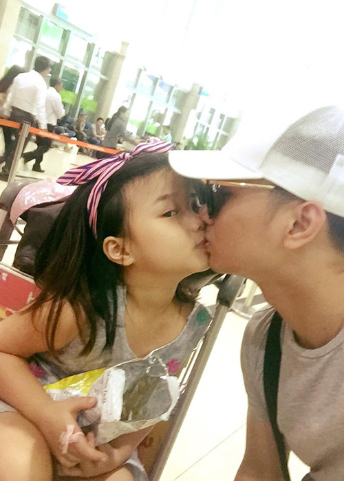 Trên trang cá nhân, Thành Trung khoe hình ảnh thắm thiết bên thiên thần nhỏ của mình.