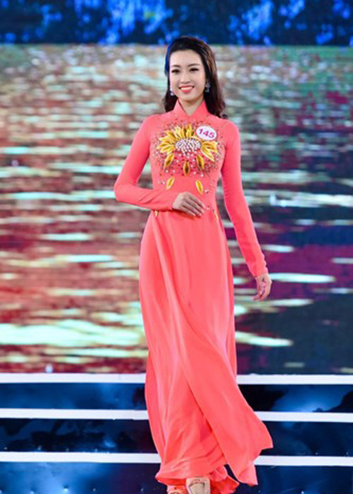 Đỗ Mỹ Linh từng buộc phải bỏ lỡ vòng chung khảo khu vực phía Bắc cuộc thi Hoa hậu Việt Nam 2014 vì lý do sức khỏe. Năm nay, người đẹp sinh năm 1996 đã lọt vào chung kết Hoa hậu Việt Nam 2016. 