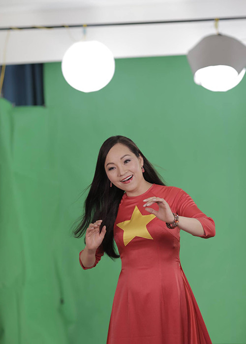 Ngày 18-19/7 vừa qua là hai ngày quay đầu tiên của MV tại phòng thu của ca sĩ Minh Quân.