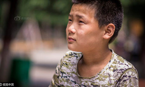 Cam dong cau be nhat rac kiem tien cho me ke chua benh ung thu-Hinh-6