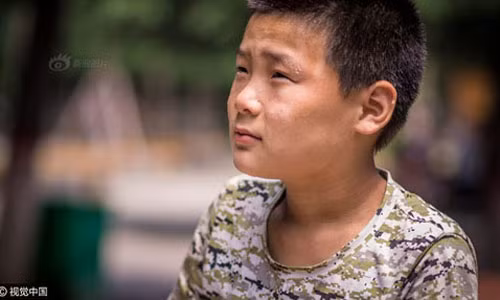 Cam dong cau be nhat rac kiem tien cho me ke chua benh ung thu-Hinh-6