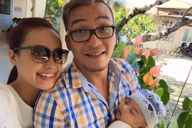 Từng hợp tác trong bộ phim "Cổng mặt trời", Lê Bê La và phó đạo diễn Hải Thanh bí mật kết hôn. Tháng 10/2015, cặp đôi chào đón quý tử đầu lòng.