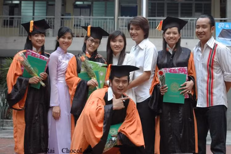 Năm 2006, “Cổng mặt trời” là bộ phim truyền hình được khán giả chú ý. Sau 6 năm, dàn diễn viên phim “Cổng mặt trời”: Ngọc Lan, Tú Vi, Kha Ly, Lê Bê La, Lương Thế Thành và Hùng Thuận đã tìm được bến đỗ hạnh phúc. (Ảnh: Zing) 