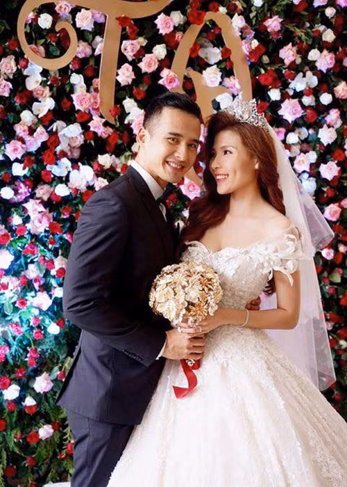 Nam diễn viên phim “Cổng mặt trời” Lương Thế Thành cũng đã lập gia đình. Anh và diễn viên Thúy Diễm nảy sinh tình cảm trên phim trường “Ranh giới tình”. Cặp đôi ngôn tình đăng ký kết hôn năm 2014 nhưng phải đến tháng 4/2016, đám cưới mới được tổ chức. 