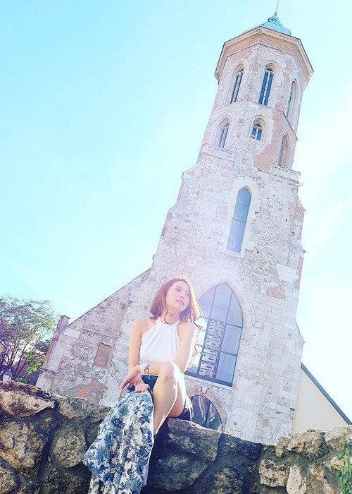 Loạt ảnh xinh tươi của Minh Hằng nhanh chóng thu hút sự chú ý của người hâm mộ.