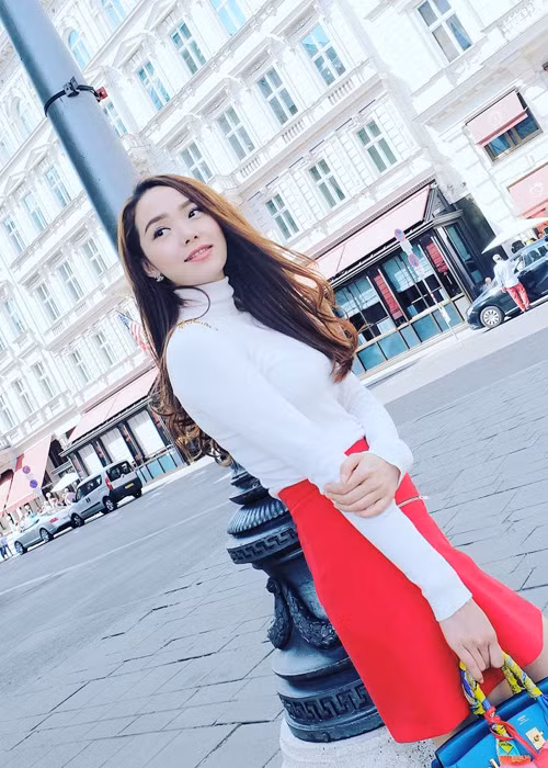 Ngoài Budapest (Hungary), Minh Hằng còn đến Vienna (Áo).