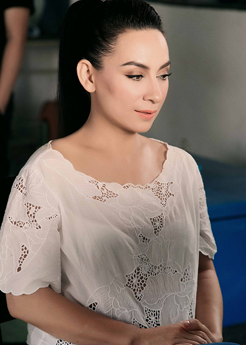 Với sự nghiệp thăng hoa, sự tươi trẻ và lòng nhân ái, Phi Nhung ngày càng được nhiều khán giả yêu mến.