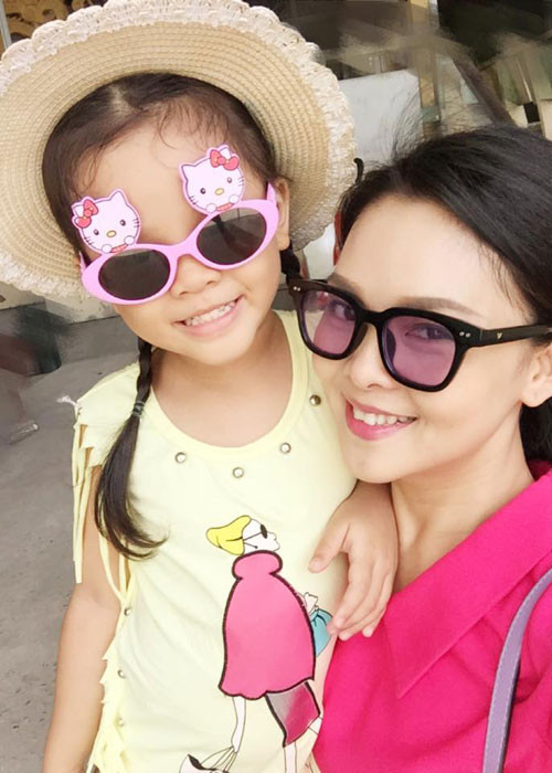 Theo lời vợ của diễn viên Thành Được, sau khi nghe bài hát "Nhật ký của mẹ", bé Bell nức nở nói muốn về với mẹ. Bà xã của nam diễn viên rất thương con gái khi bé đang bị bệnh mà phải đi xa.