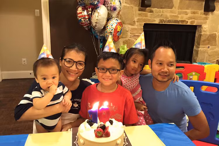 Hong Ngoc tung loat anh hiem de mung sinh nhat con trai