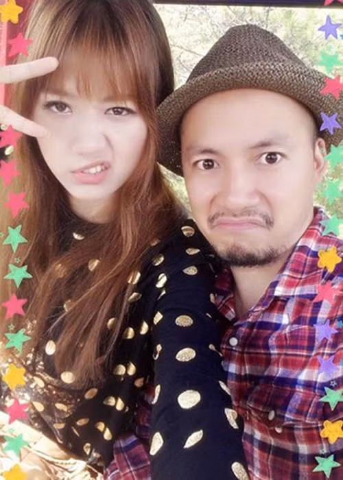 Trước đó, Hari Won có mối tình thắm thiết với Tiến Đạt. Điều đáng tiếc, cả hai ngày càng xa cách và chia tay sau 9 năm gắn bó.