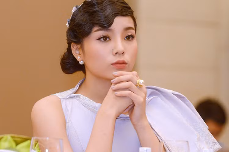 Ngay trong buổi họp báo, khi trả lời câu hỏi của phóng viên, người đẹp Nam Định trực tiếp xin lỗi ban tổ chức và các cơ quan báo chí. Cô mong được mọi người thứ lỗi. Chia sẻ về quá trình hai năm đương nhiệm, Kỳ Duyên tâm sự điều lớn nhất cô đã đạt được là đóng góp công sức bé nhỏ của mình vào việc giúp đỡ trẻ em, những hoàn cảnh khó khăn trên khắp đất nước. Bên cạnh đó, cô cũng tự tin và trưởng thành hơn nhiều so với thời kỳ mới đăng quang. 