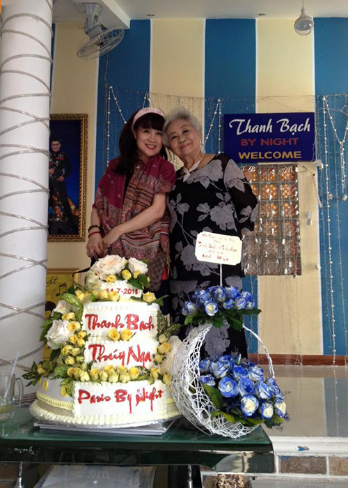 Hình ảnh bánh cưới ghi tên MC Thanh Bạch và Thúy Nga Paris by night. 