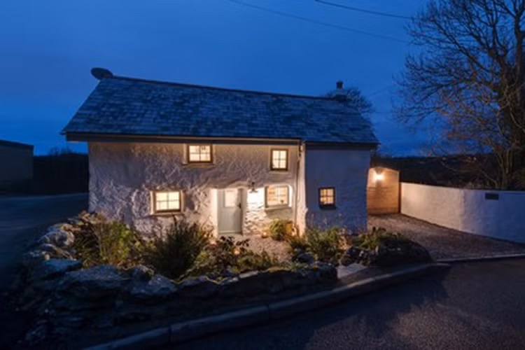 Nhìn từ bên ngoài, ngôi nhà này trông như bất kỳ một ngôi nhà cổ nào khác từ hàng trăm năm trước. 