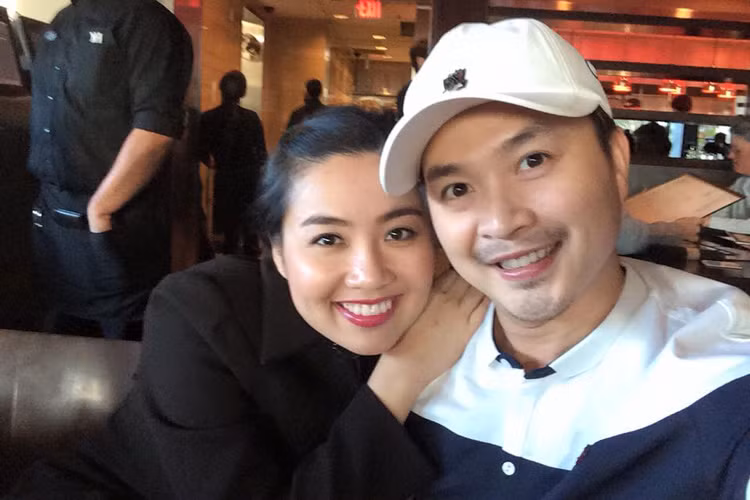 Nụ cười luôn thường trực trên môi của cặp đôi vợ chồng này.