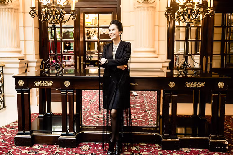 Với phong cách thời trang tinh tế luôn tập trung những thiết kế tối giản, thanh lịch và hợp mốt, Diễm My gây ấn tượng dù ở độ tuổi trung niên. 