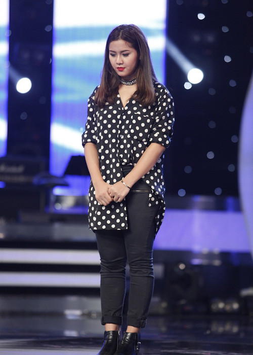 Y Lux là thí sinh phải hát ca khúc sing-off. Cô chọn ca khúc quen thuộc “Anh và anh” nhưng không thể tiếp tục hành trình với Vietnam Idol 2016.