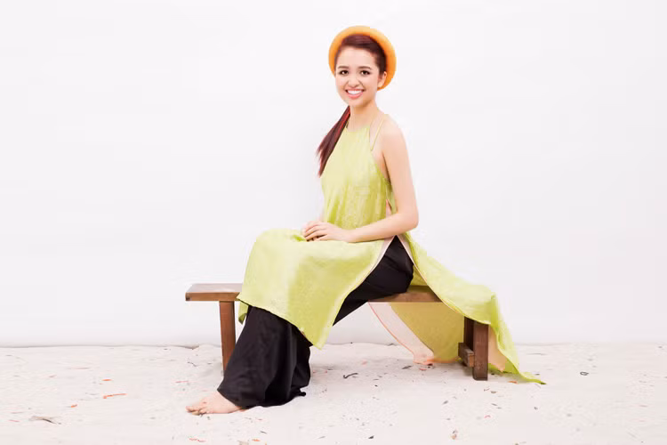 Bộ ảnh Hoa hậu Diệu Hoa được thực hiện bởi nhiếp ảnh gia Tiên Nguyễn với sự hỗ trợ của ê-kíp gồm: stylist Tân Đà Lạt, trang điểm Phúc Nghĩa, làm tóc Võ Cường, Bằng Nguyễn, trang phục NTK Thủy Nguyễn.