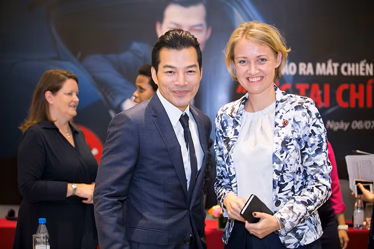 Ngay sau buổi họp báo, đại sứ thiện chí của chiến dịch "Chí 2" nhanh chóng trở về Sài Gòn với dự án phim mới do anh sản xuất kiêm đóng vai chính mang tên "Girls 2 - Những cô gái và gangster". 