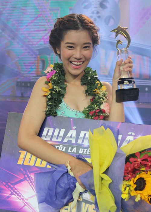 Ngoài ca hát, Hoàng Yến Chibi còn đam mê diễn xuất. Cô từng giành danh hiệu quán quân Tôi là diễn viên 2015. 