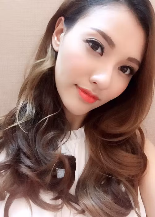 Qua những bức ảnh siêu âm thai nhi, Hồng Quế cho biết em bé trông giống mình hơn là bố và sở hữu chiếc mũi cao.