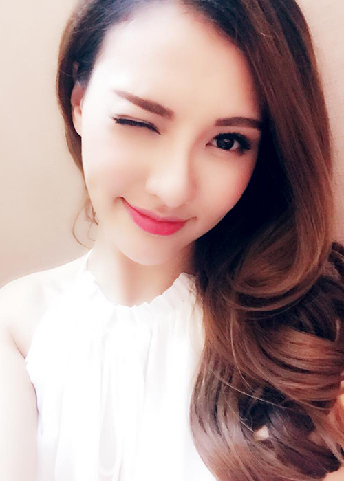 Trải qua khoảng thời gian ốm nghén và mệt mỏi, nữ người mẫu gốc Hà thành đã lấy lại được vẻ tươi tắn.