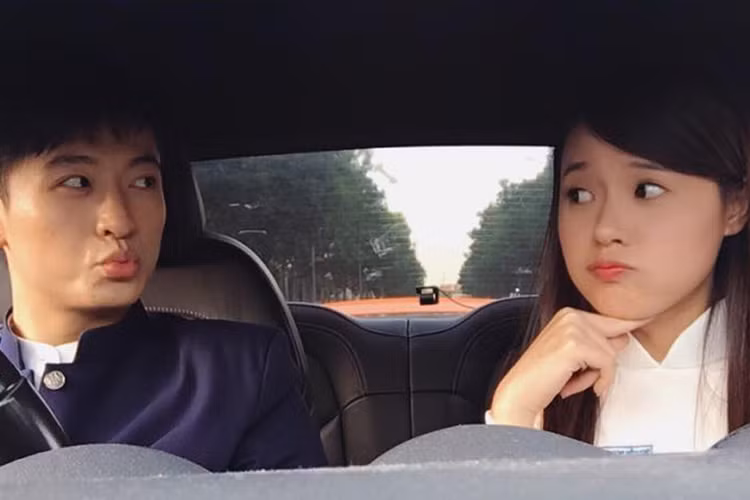 Trong “Bốn năm, hai chàng, một tình yêu” dự kiến ra mắt vào tháng 11, Midu đảm nhận vai cô gái cá tính Quỳnh. Cô diễn chung với Harry Lu - người vào vai chàng trai con nhà giàu và Anh Tú - người vào vai Thành- soái ca hát hay, chung tình. Cả ba có mối quan hệ đầy ngang trái. 