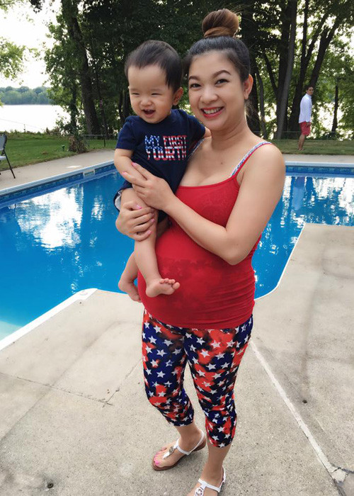 Quý tử đầu lòng của nữ ca sĩ tên Võ Trường An. Cậu nhóc hiện đã được 11 tháng tuổi và cũng chào đời tại Mỹ.