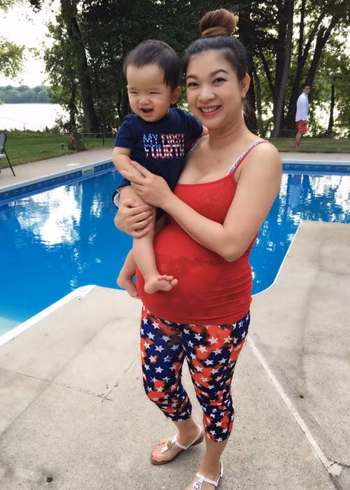 Quý tử đầu lòng của nữ ca sĩ tên Võ Trường An. Cậu nhóc hiện đã được 11 tháng tuổi và cũng chào đời tại Mỹ.