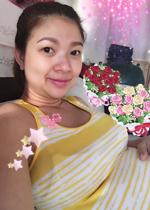 Một tuần trước khi sinh, nữ ca sĩ tâm sự: “ Không có nhiều thời gian lo lắng khi con còn trong bụng mẹ, chỉ có sự ấm áp từ trong đáy lòng của mẹ thôi... Mẹ sẽ bù đắp khi con chào đời nhé”.