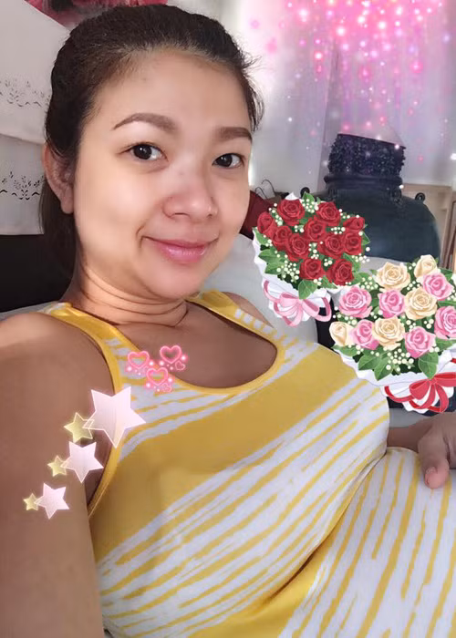 Một tuần trước khi sinh, nữ ca sĩ tâm sự: “ Không có nhiều thời gian lo lắng khi con còn trong bụng mẹ, chỉ có sự ấm áp từ trong đáy lòng của mẹ thôi... Mẹ sẽ bù đắp khi con chào đời nhé”.